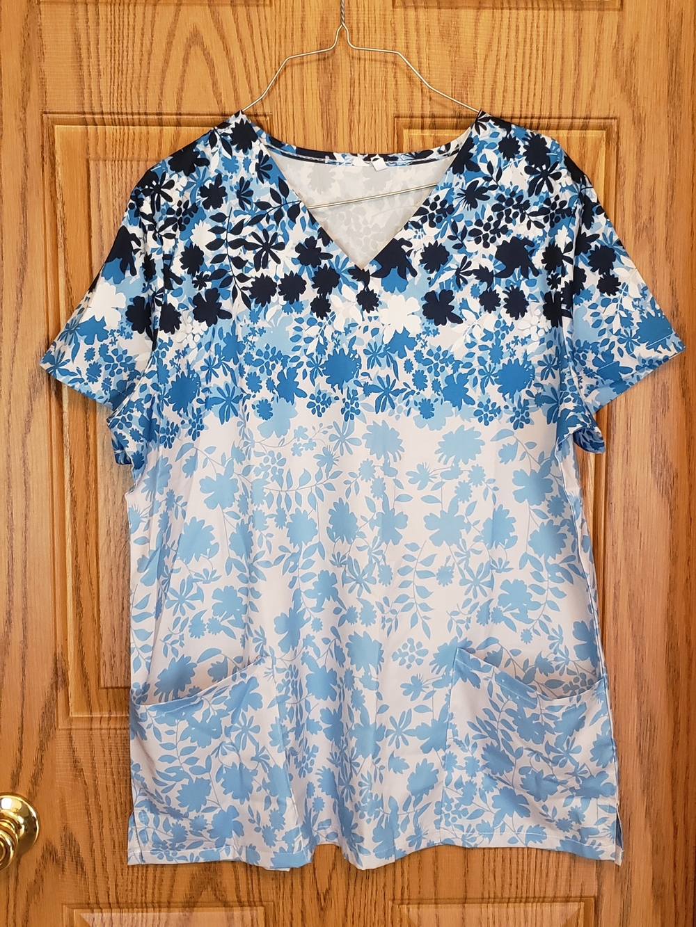 Source Unknown Blue Floral‎ V-Neck Short Sleeve Top. Xl